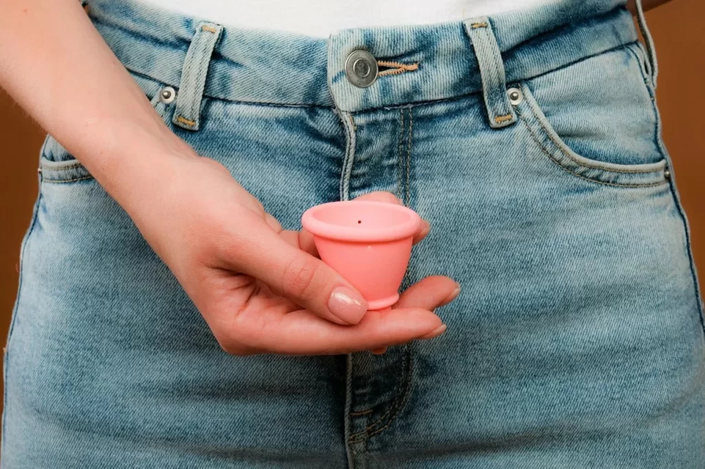 how insert menstrual cup